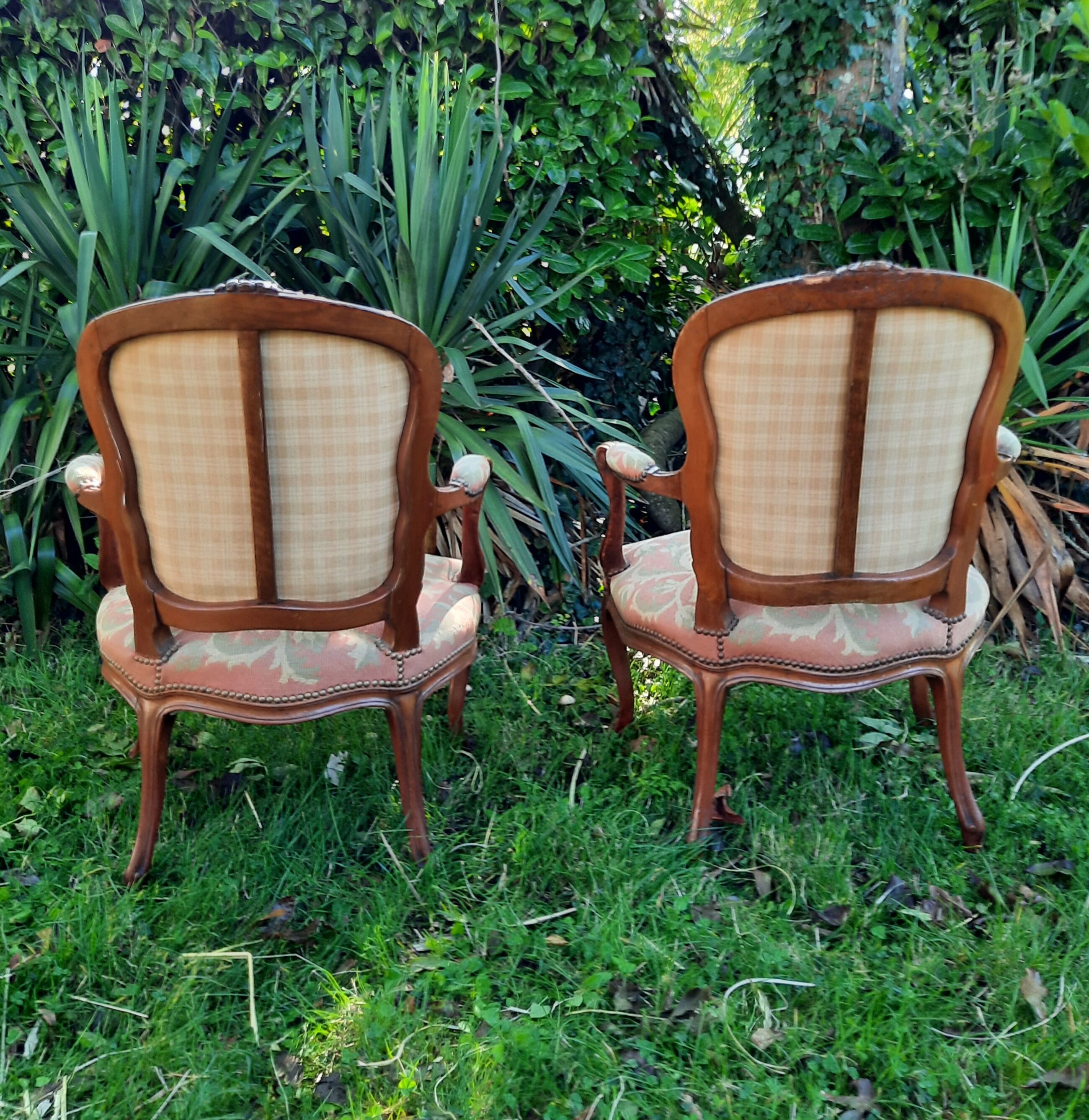 Paire de fauteuils style Louis XV