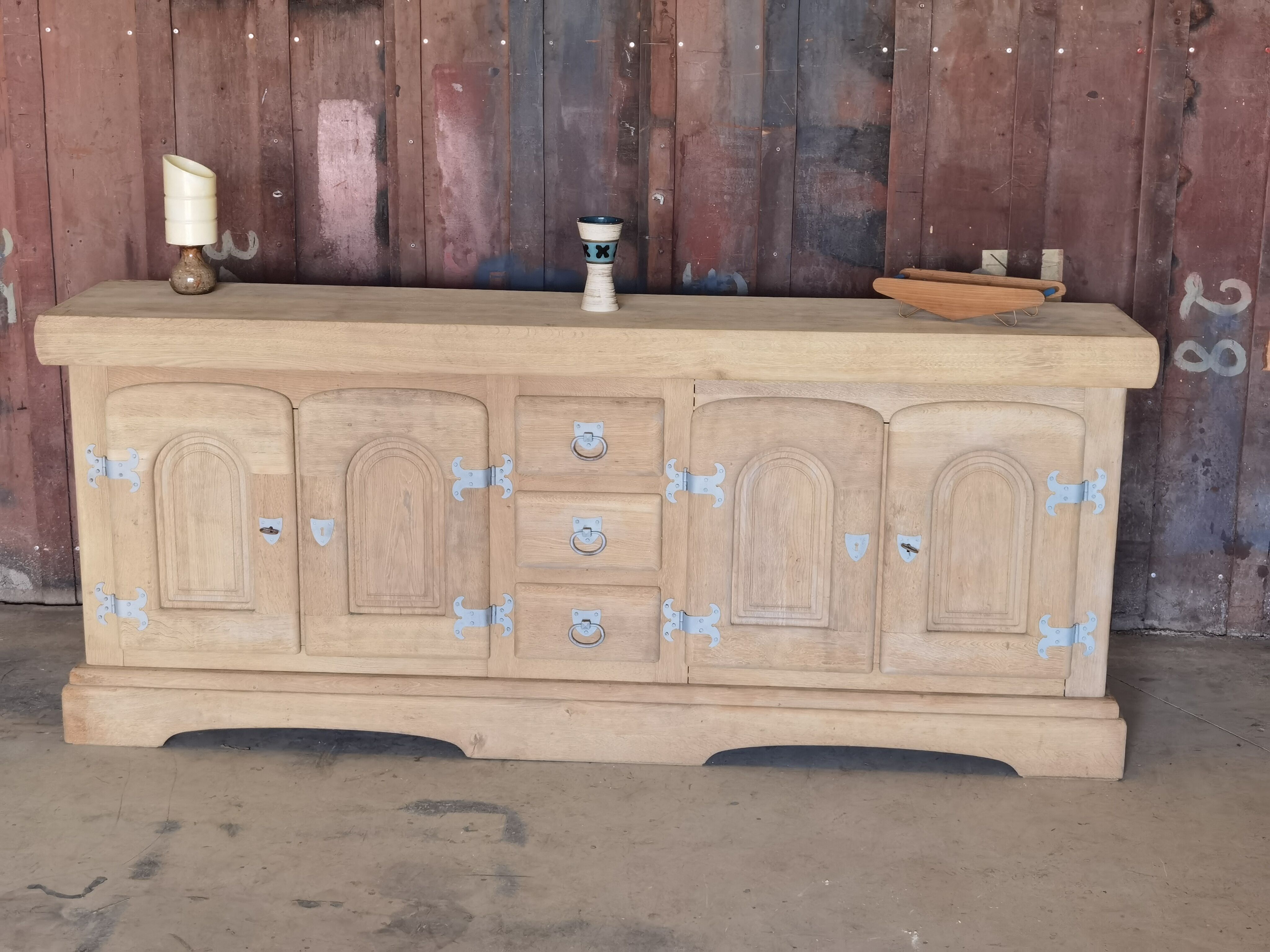 Crude massive buffet