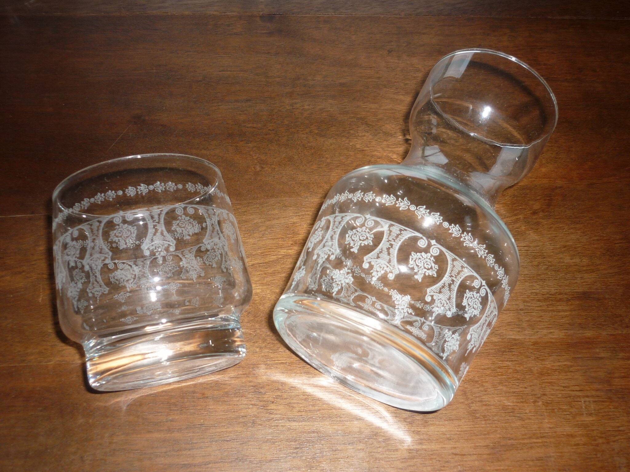 Carafe et verre de nuit