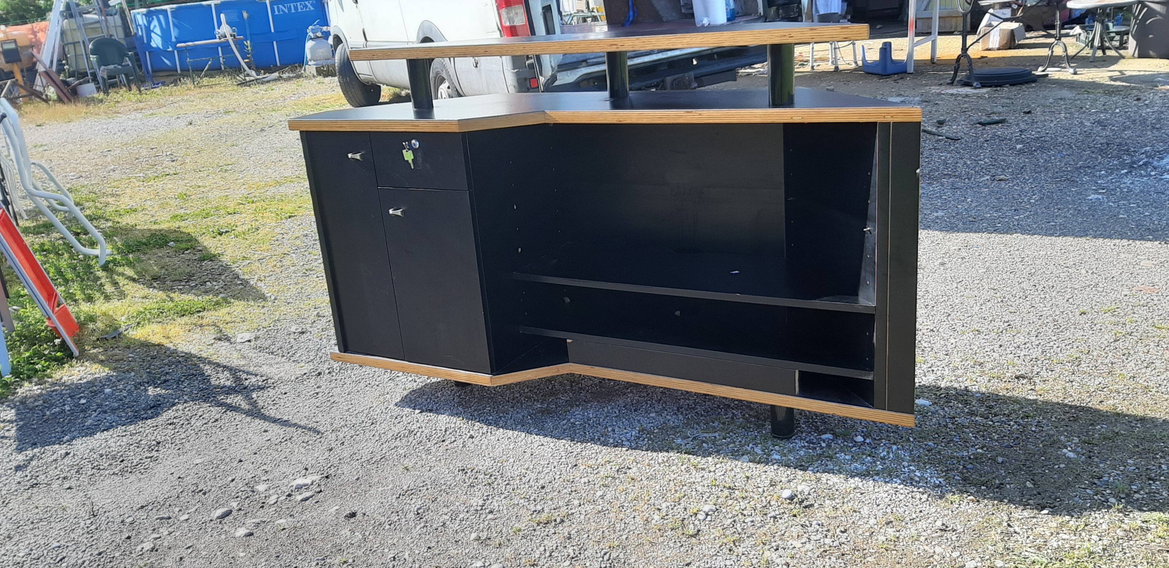 Store checkout counter