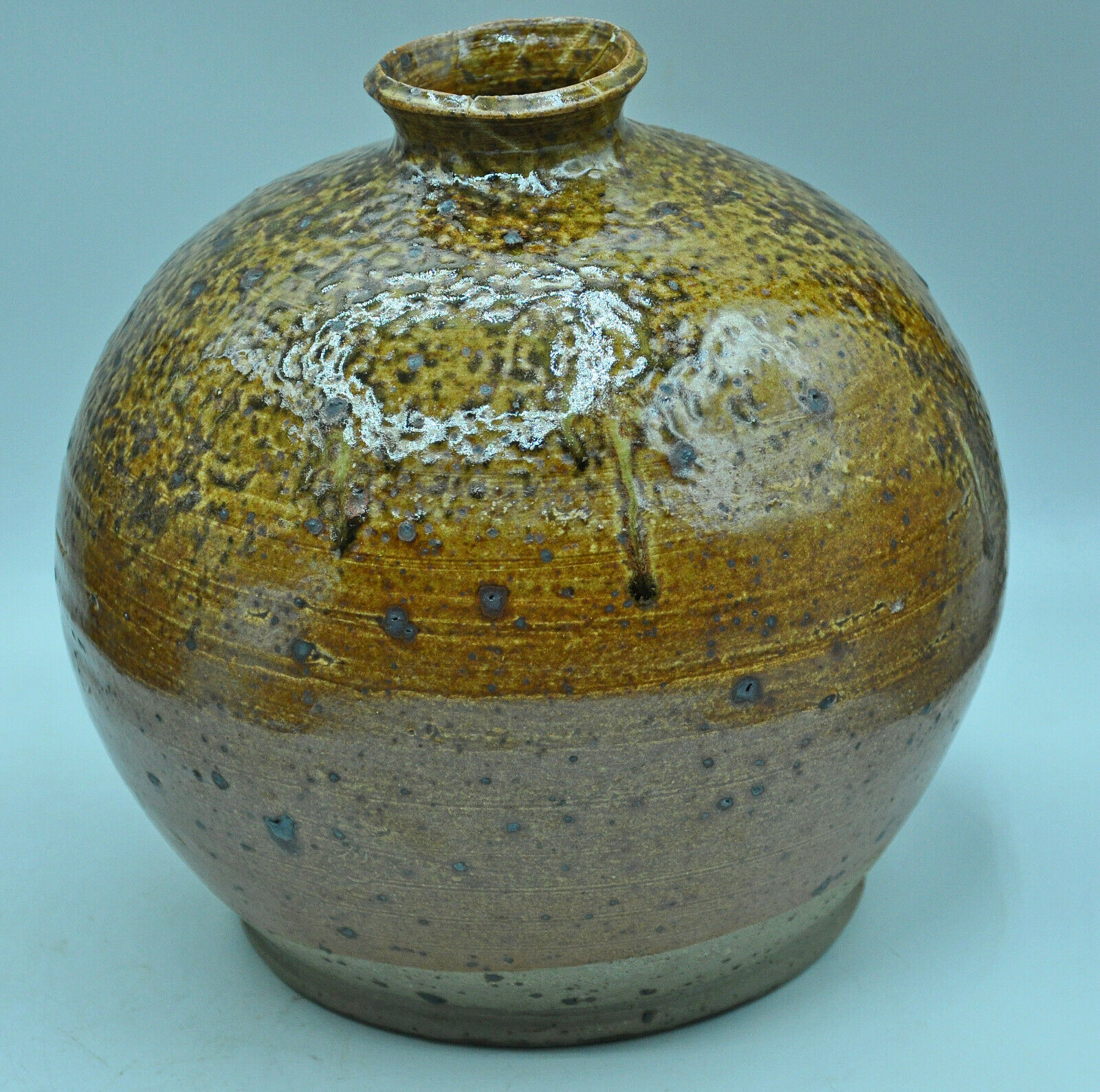 Vase ball onion in pyrity sandstone signed