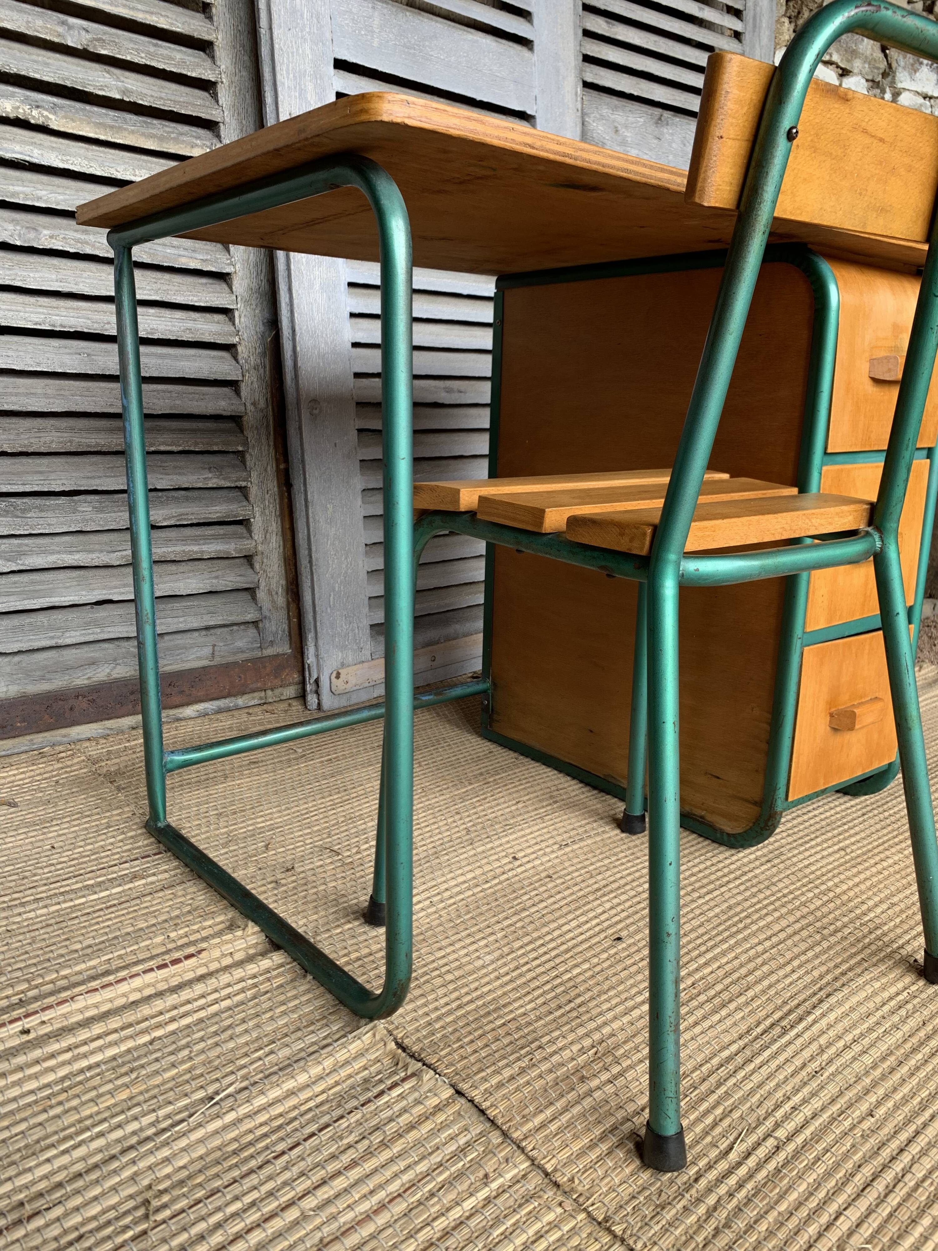 Bureau et chaise d’enfant des années 50