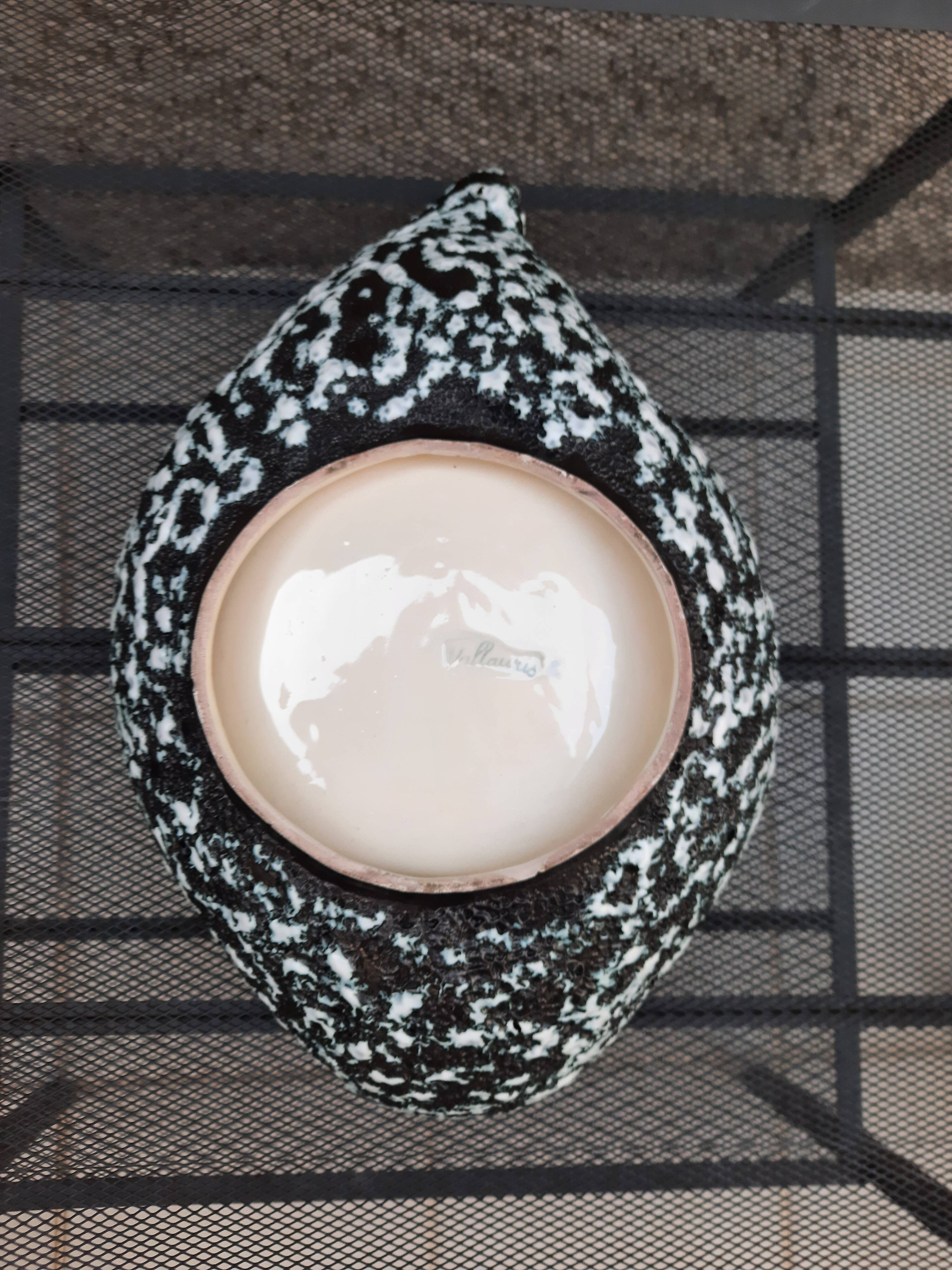 Fruit cut, center of table, ceramic, signed Vallauris, vintage 70s.