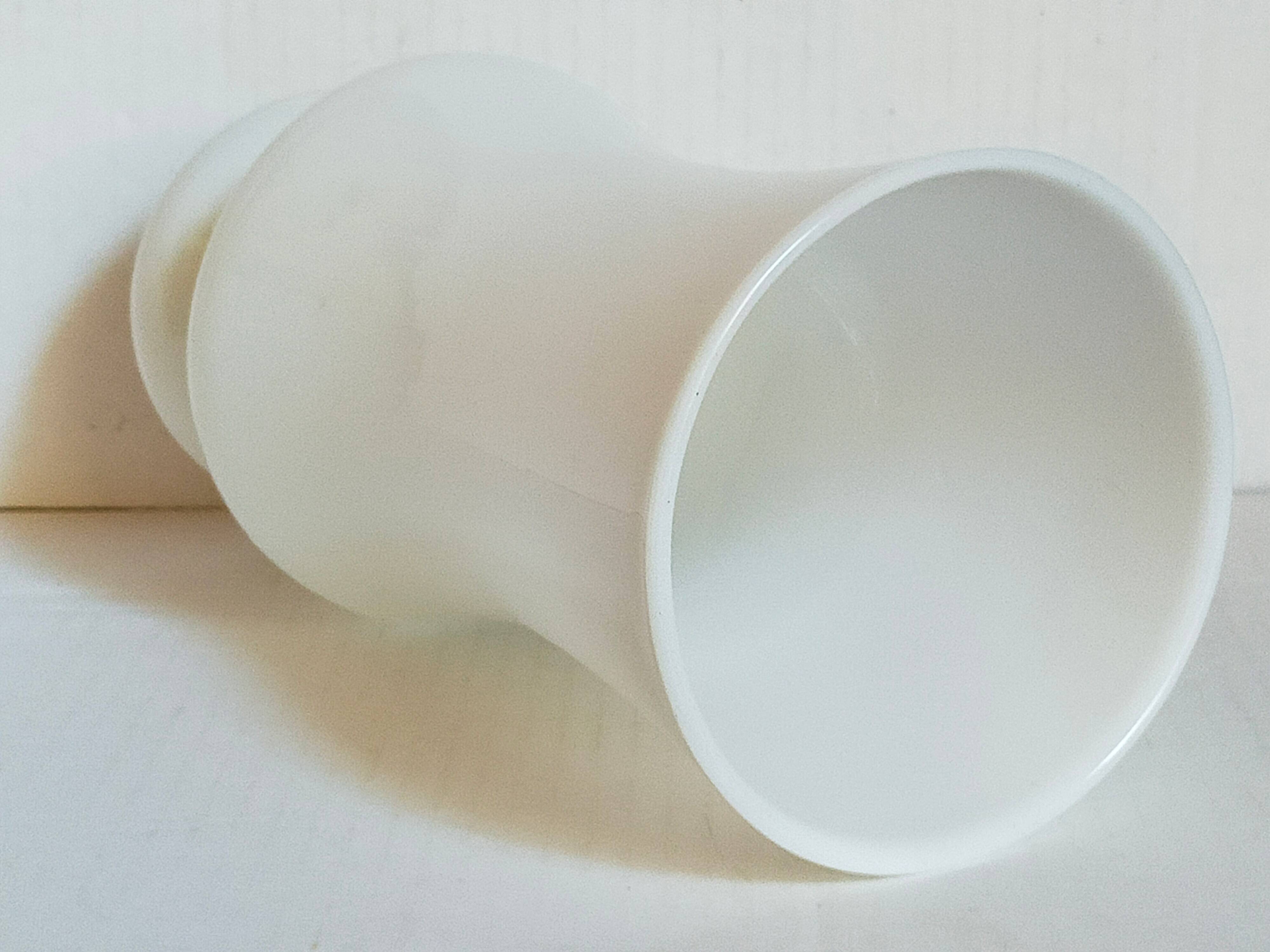 Vase en opaline sur pied début XXème