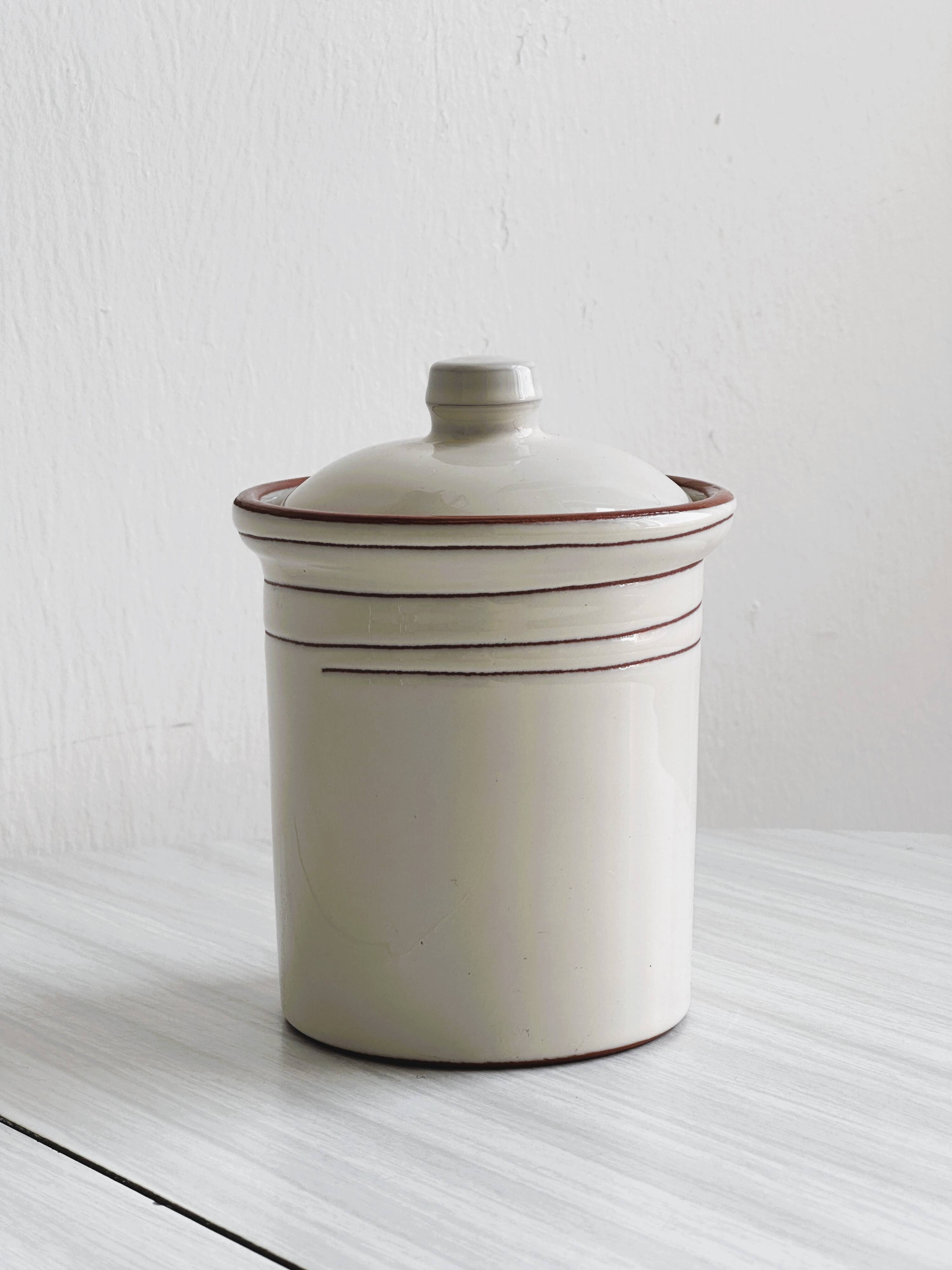 Ceramic sugar bowl with lid