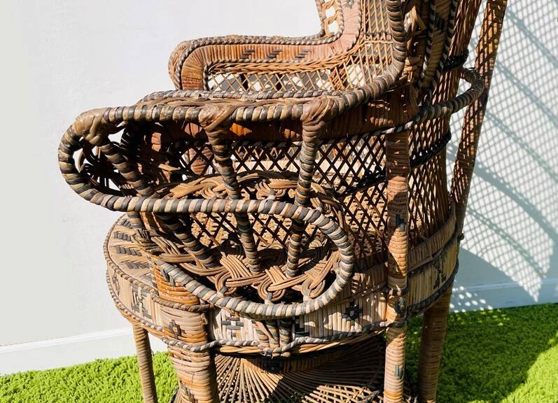 Fauteuil ' paon ' Emmanuelle XL. Vintage 70s