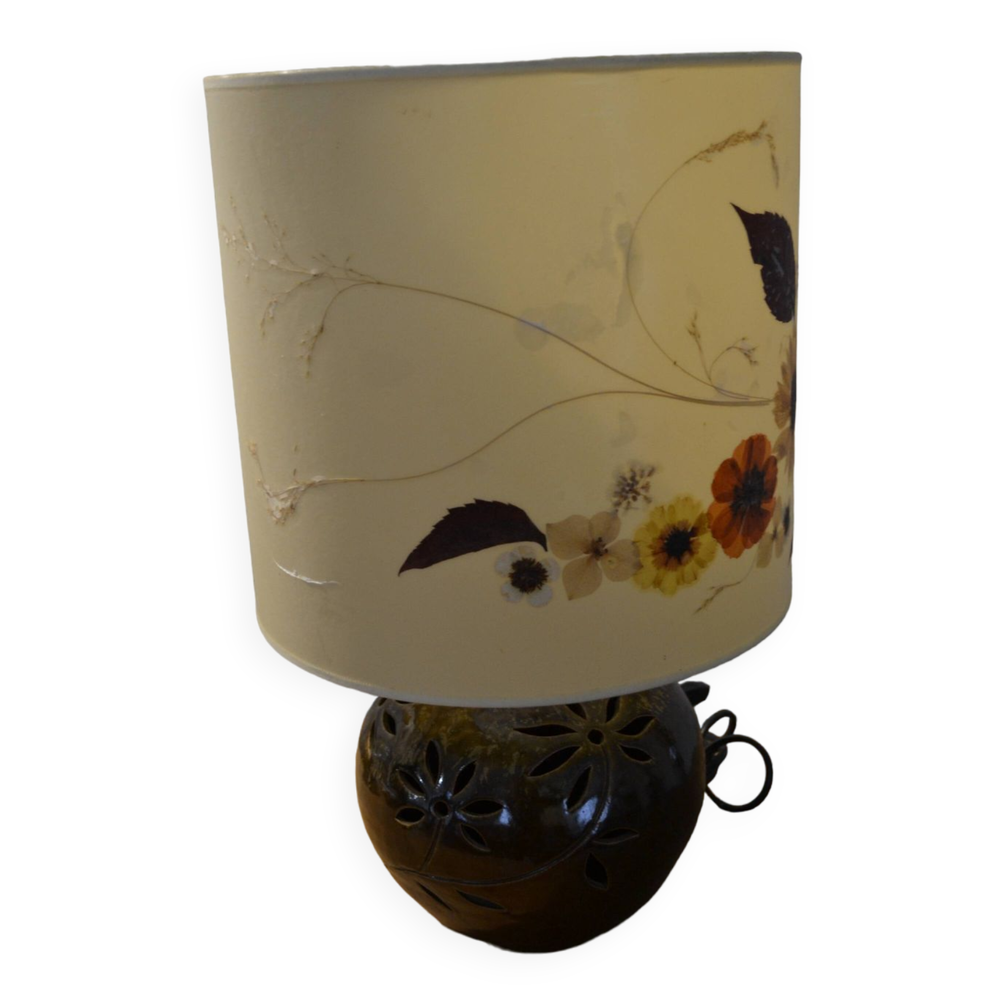 Openwork ceramic lamp