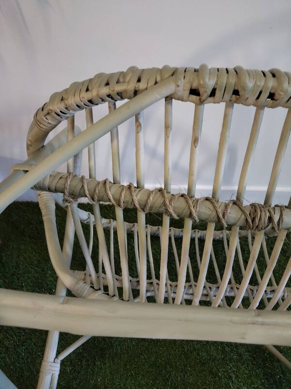 Fauteuil corbeille vintage en rotin – teinte vert gris