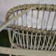 Fauteuil corbeille vintage en rotin – teinte vert gris