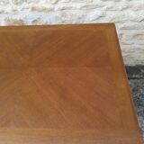 Oak table has two vintage extensions