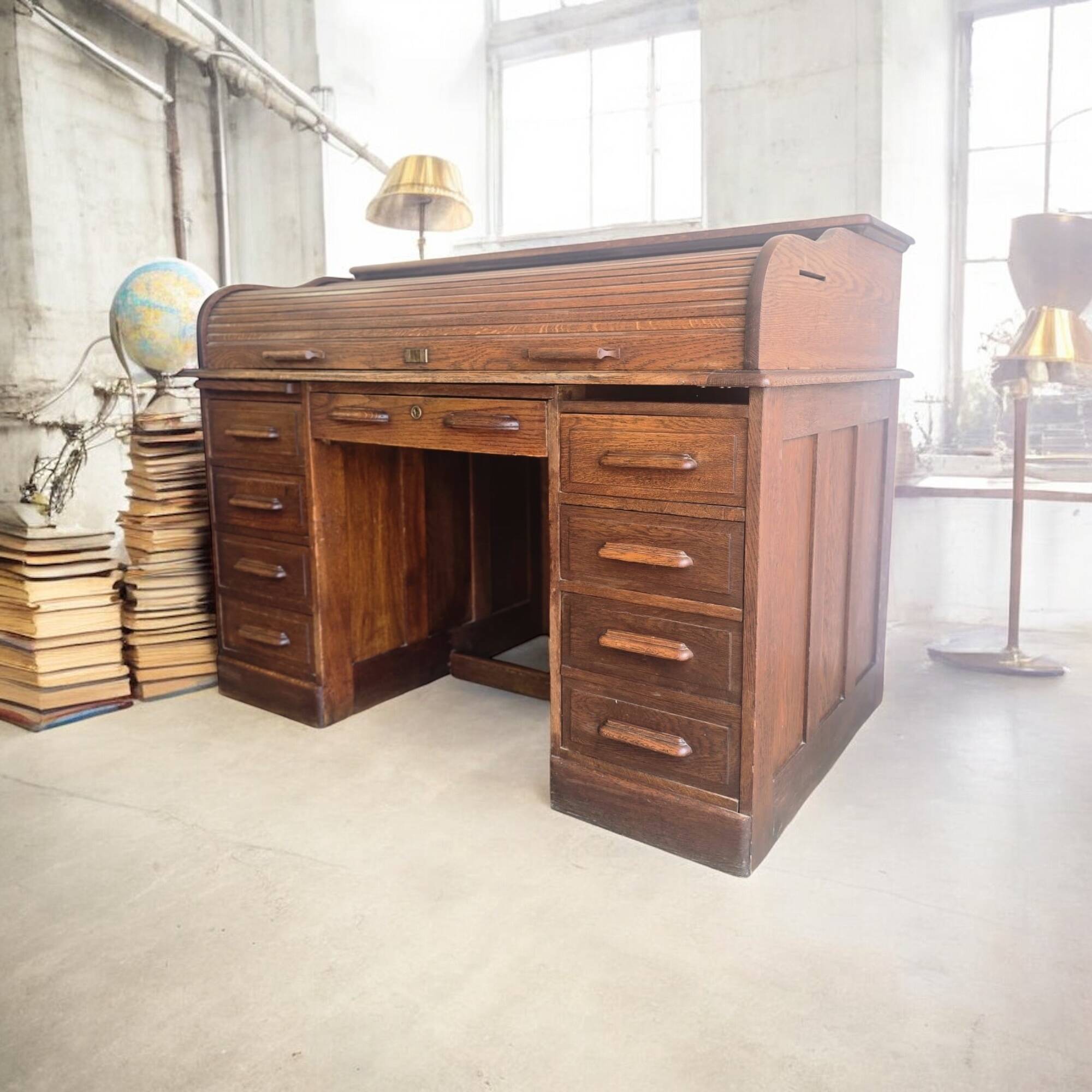 Bureau américain vintage en bois avec porte à volet