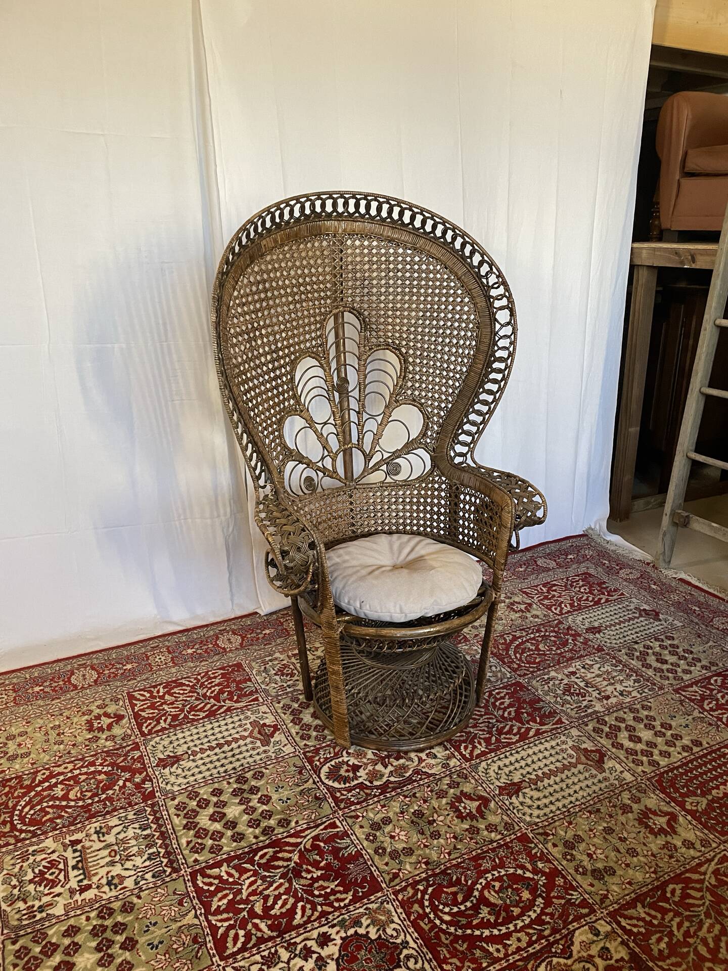 Fauteuil Emmanuelle vintage en rotin 