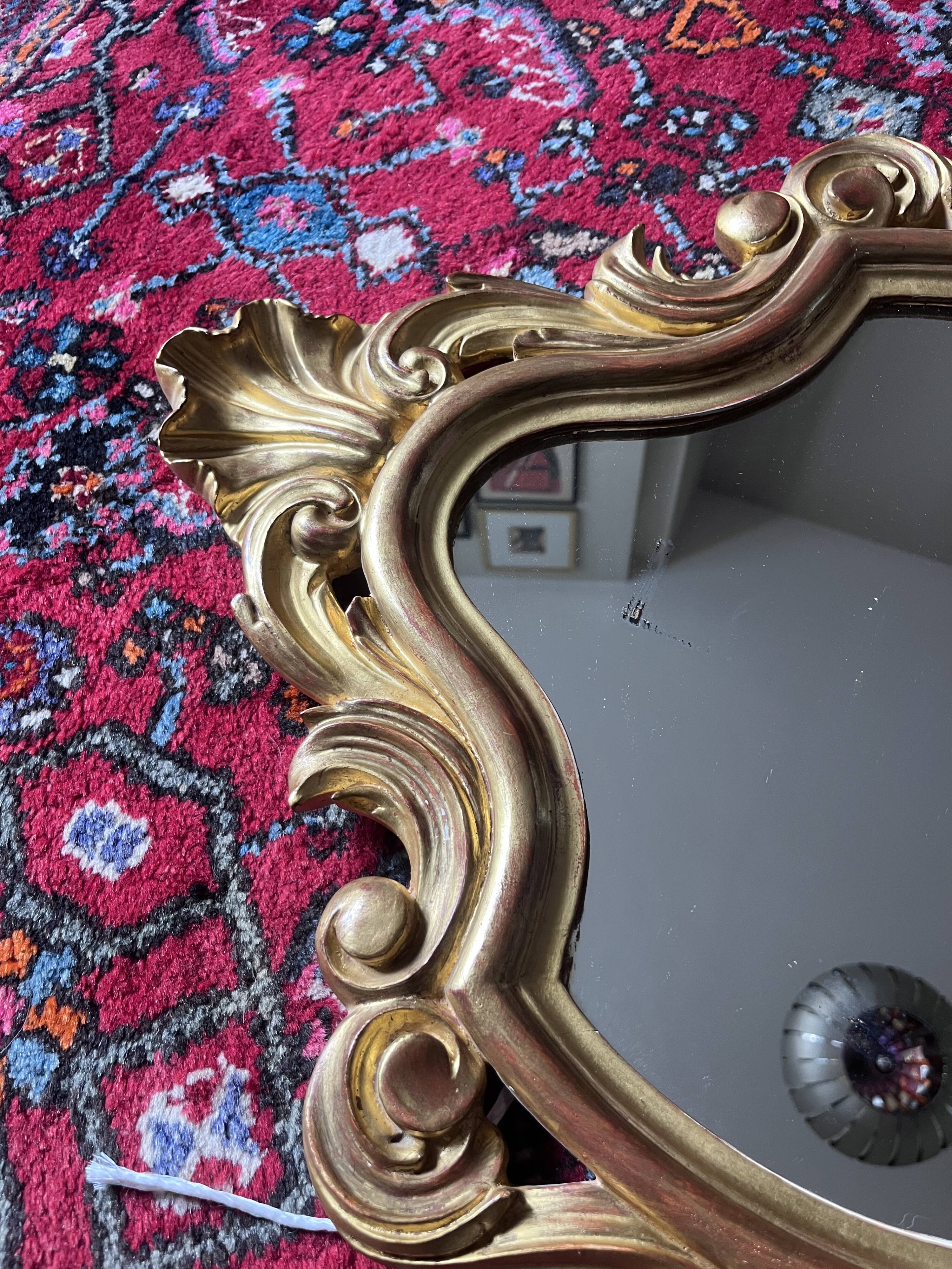 Miroir baroque en bois doré