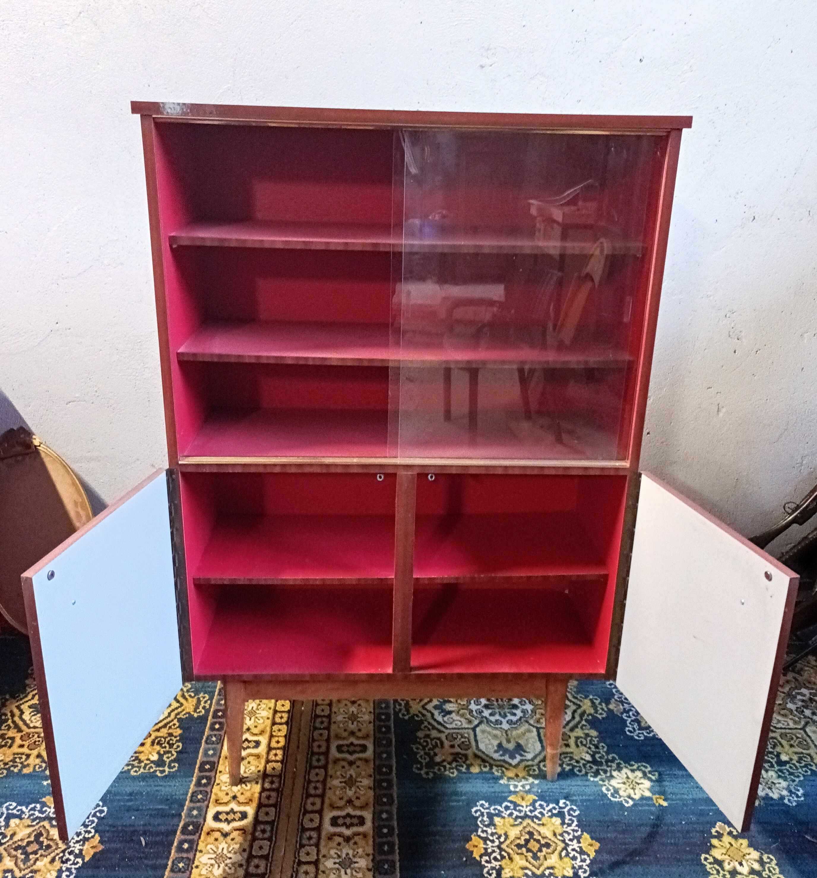 Vintage display cabinet in mahogany veneer