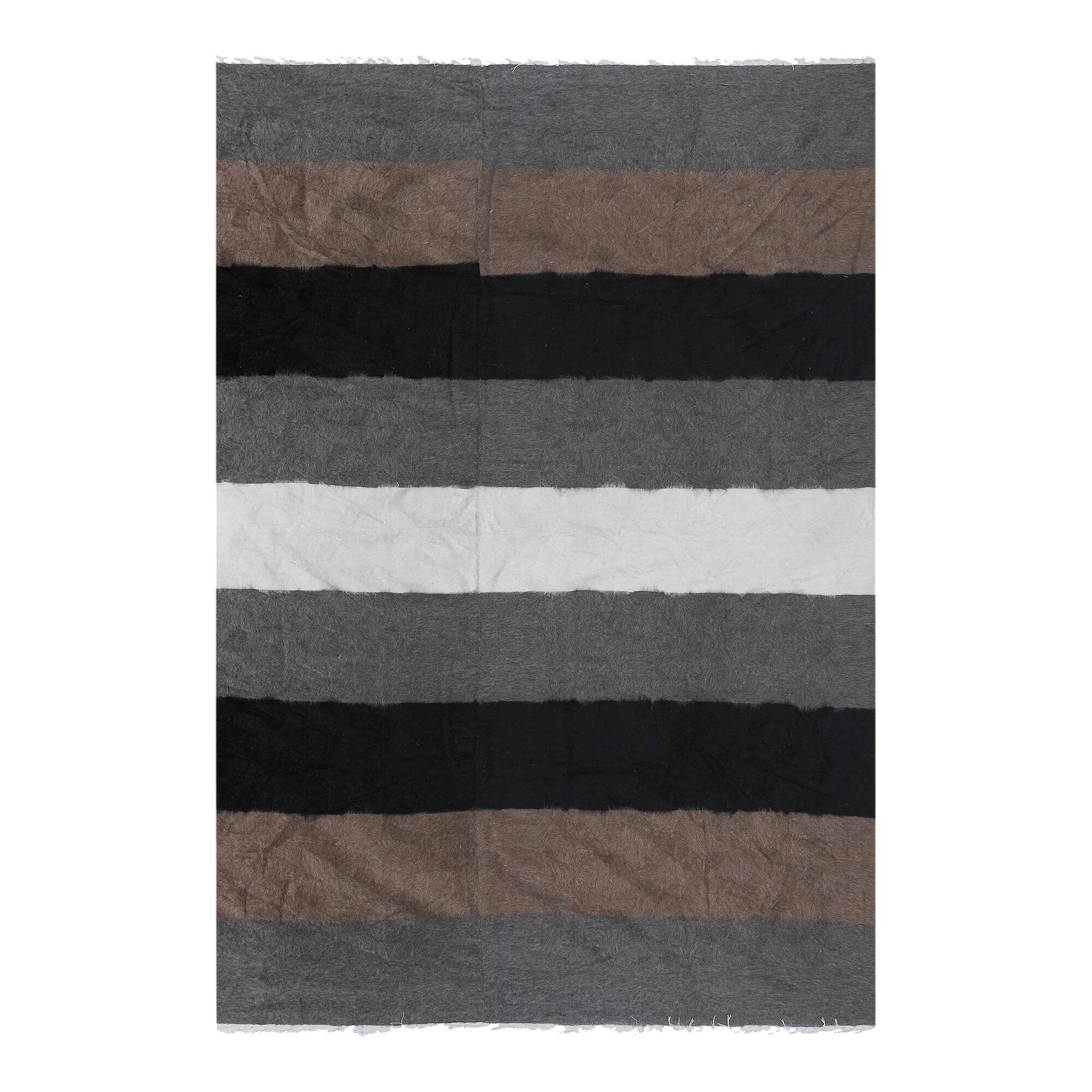 Vintage Turkish kilim, handwoven, 317x393 cm.