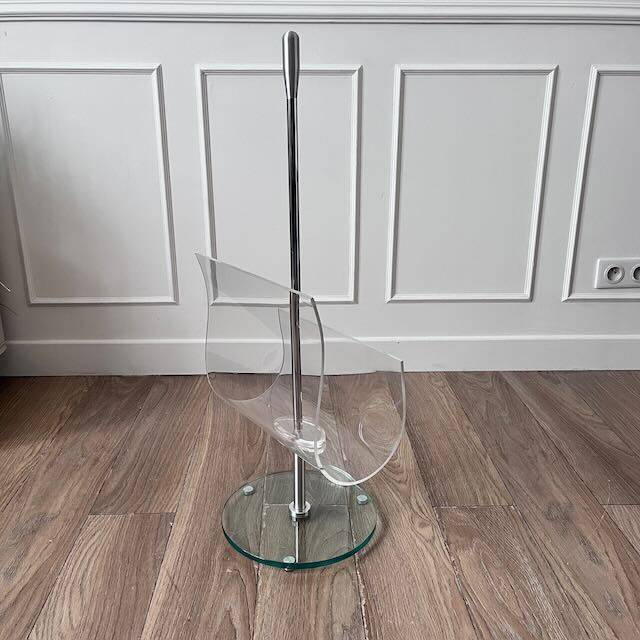 Porte-revues en plexiglas et verre
