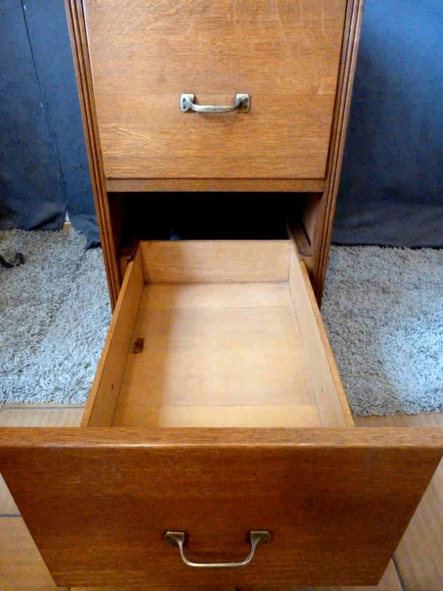 Oak workshop furniture with 2 drawers