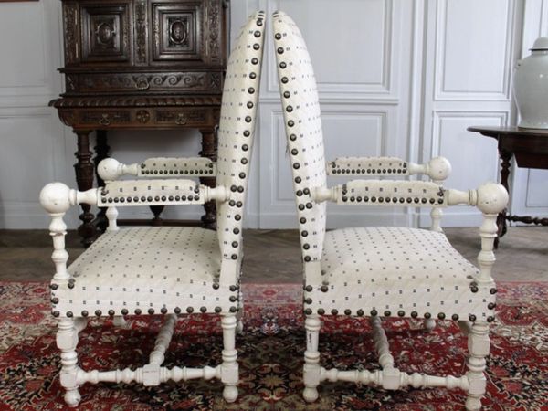 Paire de fauteuils de style louis xiii du 19ème siècle