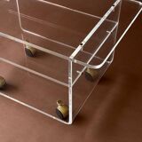Table basse, meuble d’appoint sur roulette en Plexiglas  1970