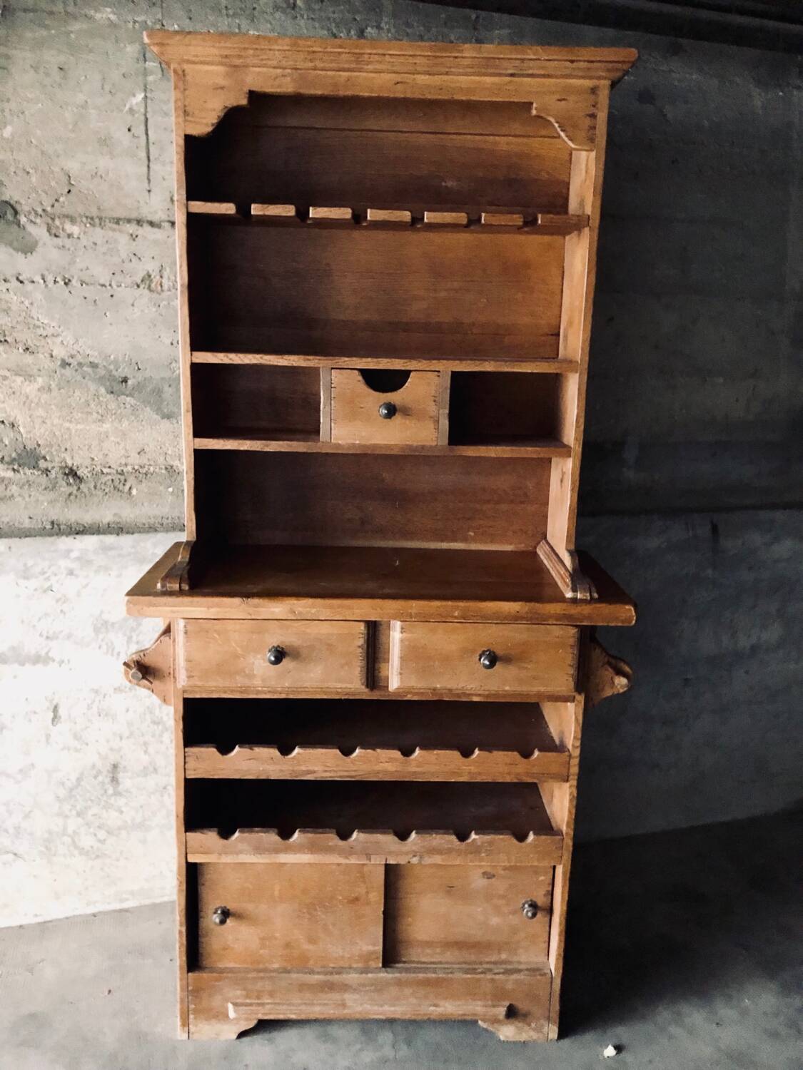Bistro dresser cabinet