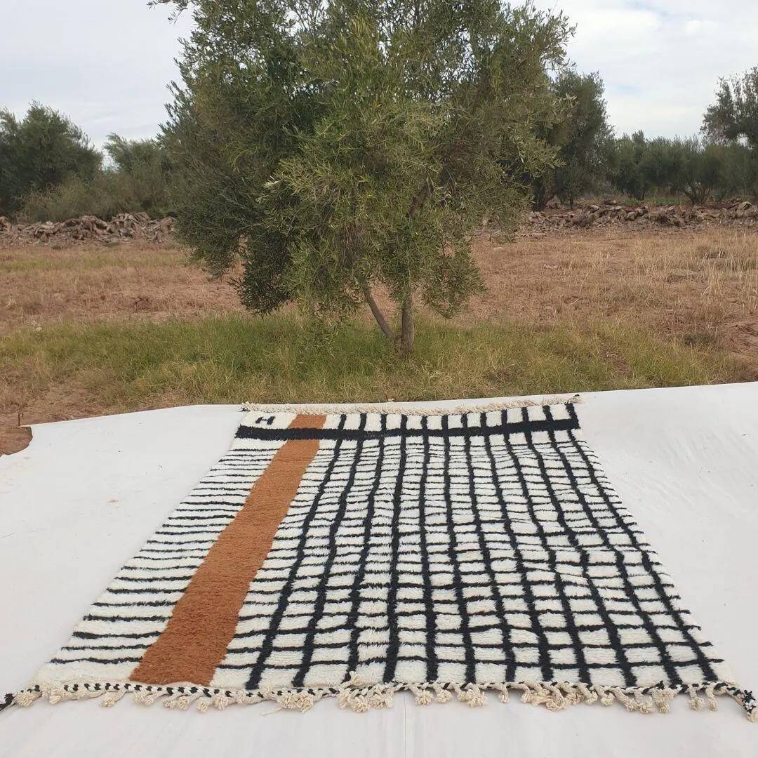 Unique Moroccan rug made of natural wool, 3x2 m.