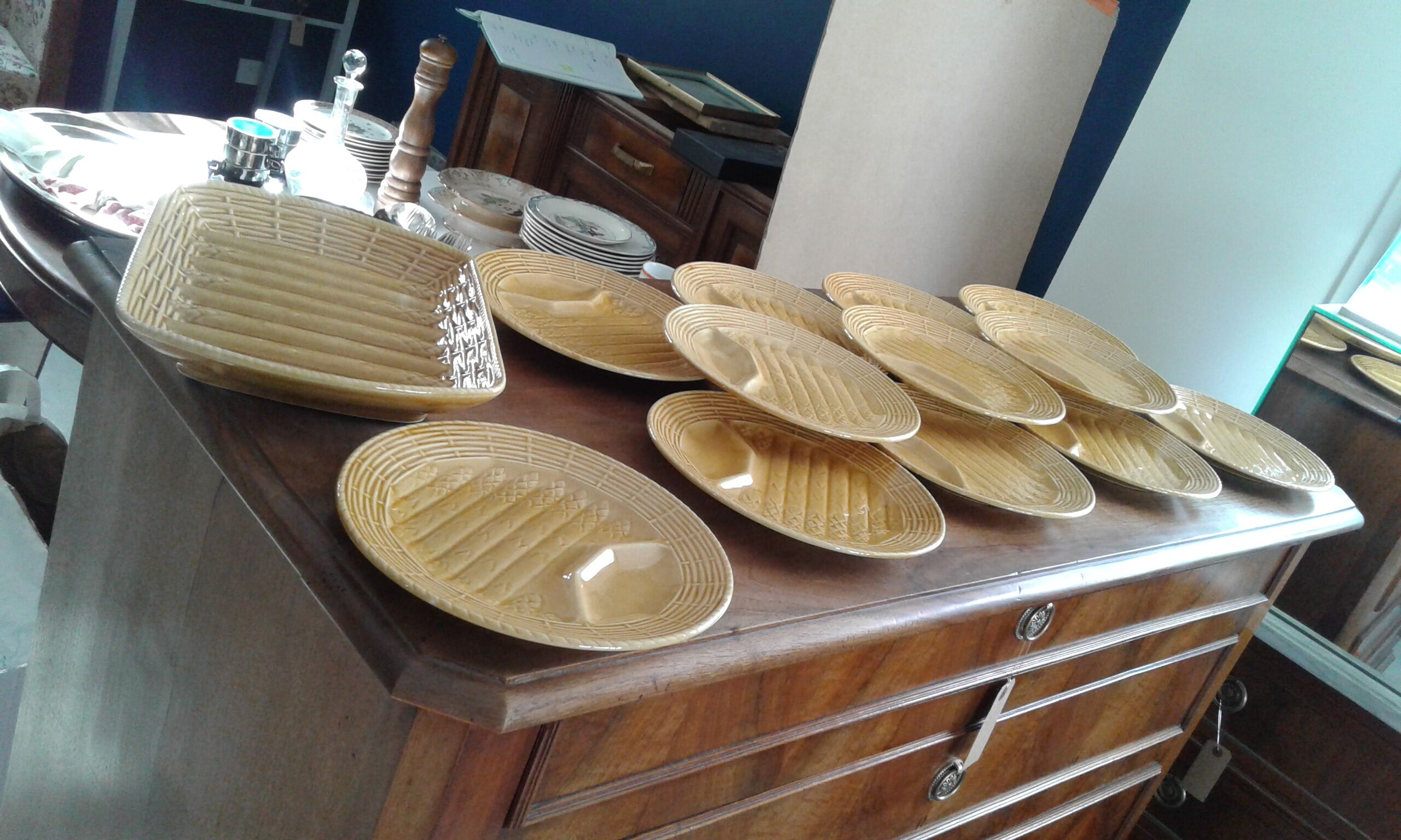 Service in Asparagus .12 plates and dish Sarreguemines