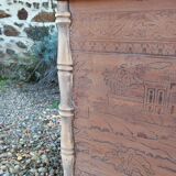 Coffre ancien en bois sculpté
