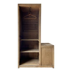 Armoire parisienne asymétrique