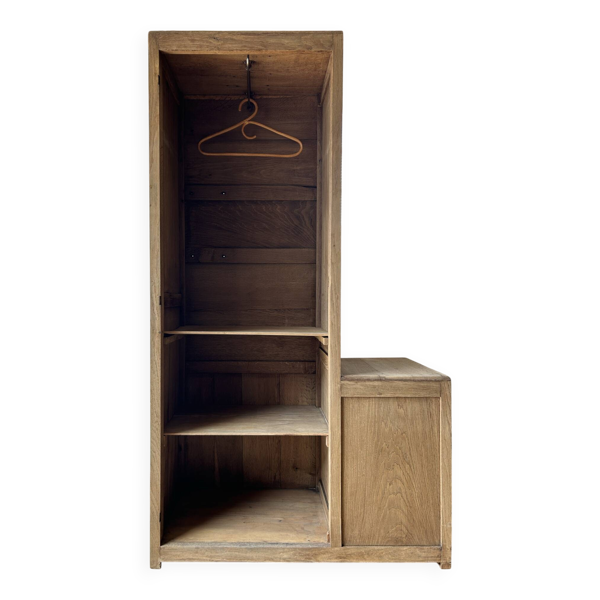 Armoire parisienne asymétrique
