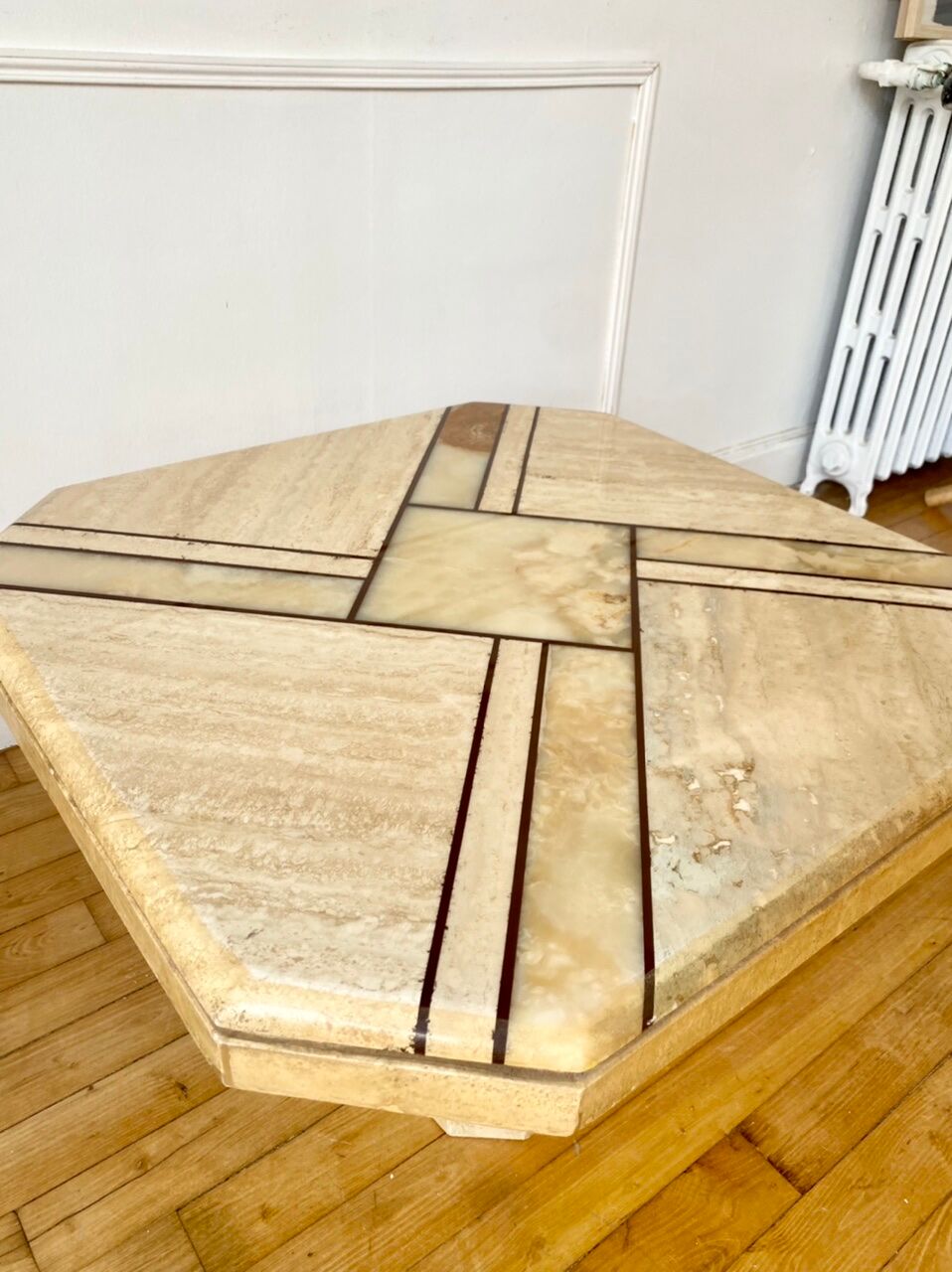 Table basse carré en marbre et travertin