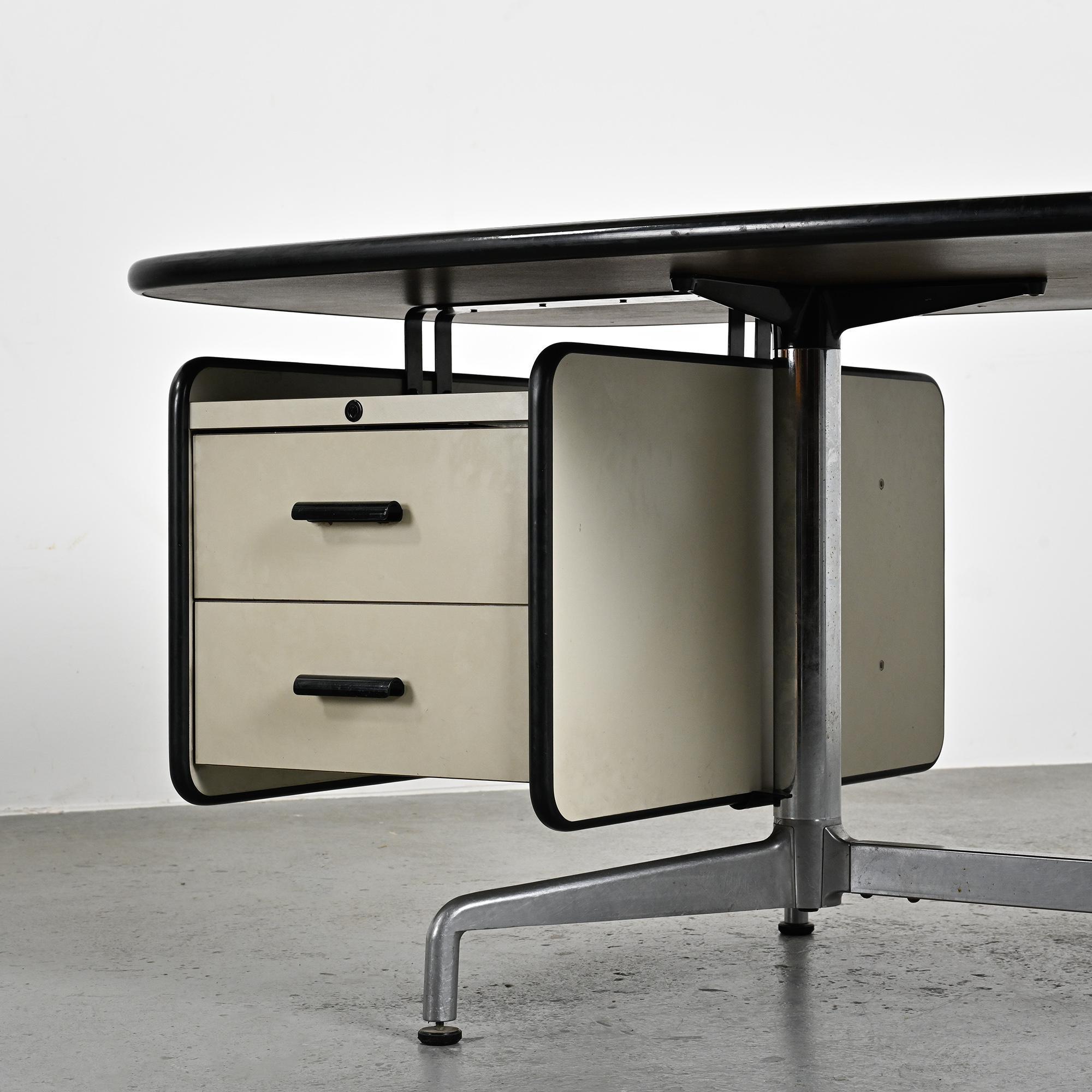 Desk by Giancarlo Piretti for Castelli, Italy, circa 1970.