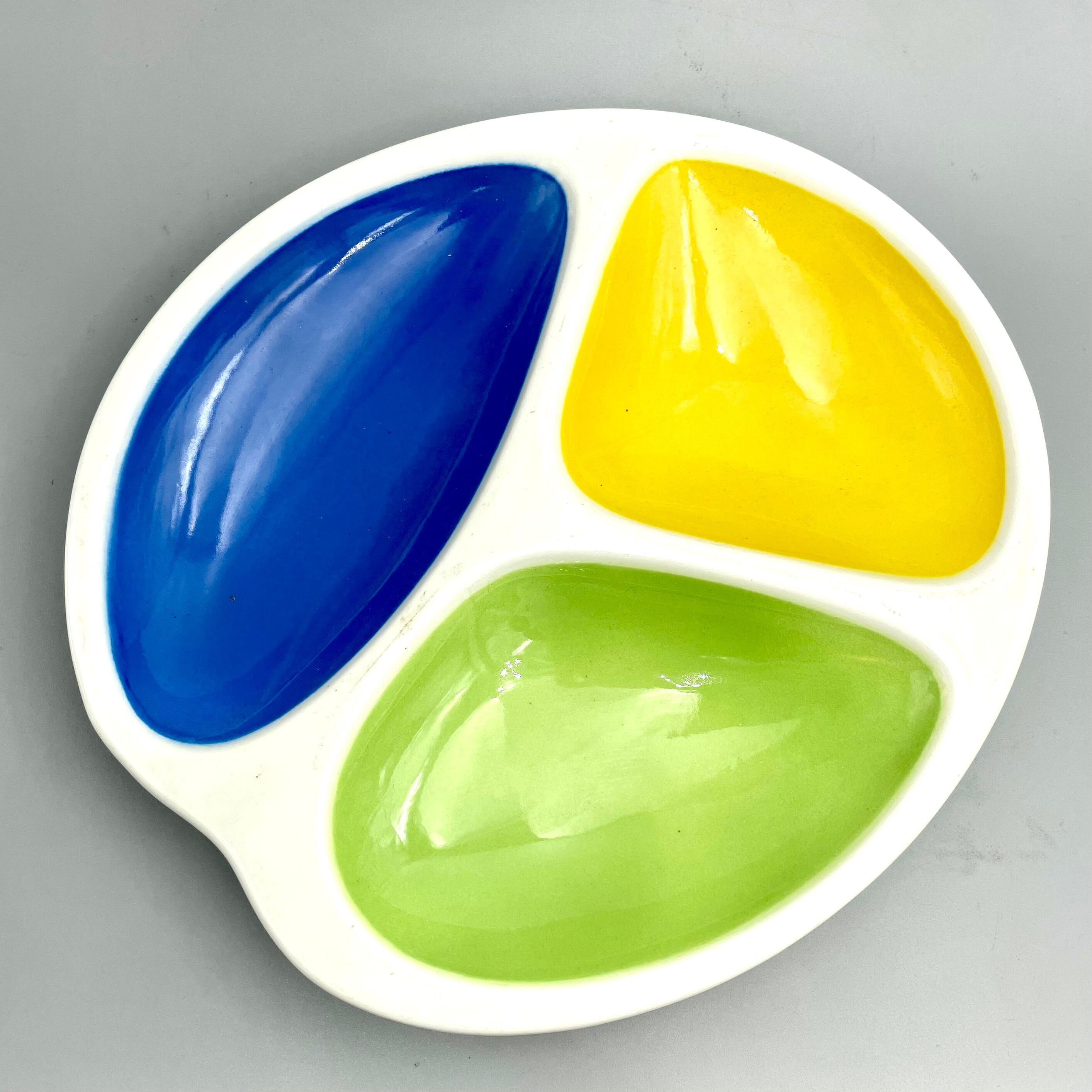 Dish Gien Vintage trilobed green yellow blue