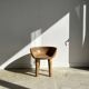 Chaise quadripode assise ronde à petit dossier en manguier naturel monoxyle
