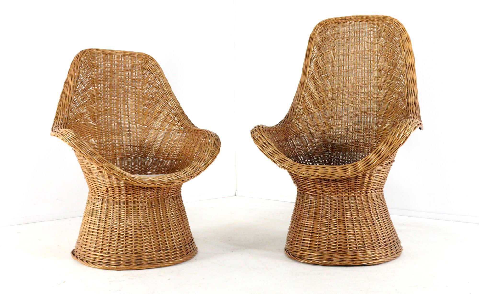 Set of 2 vintage rattan wicker armchairs with white teddy fabric