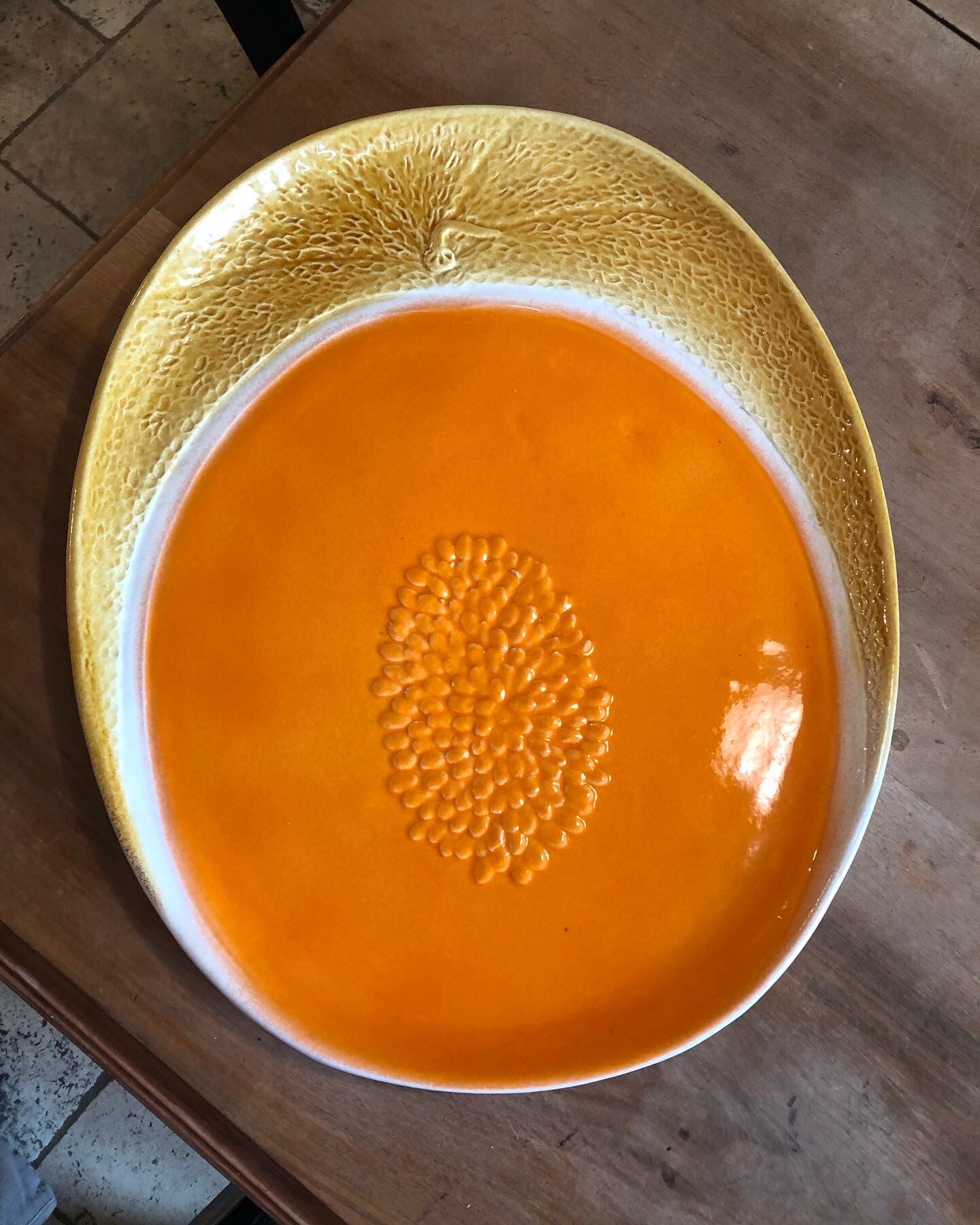 Melon shape dish