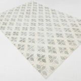 Tapis persan ancien ivoire et vert à motifs géométriques, 198x296