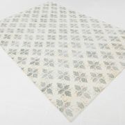 Tapis persan ancien ivoire et vert à motifs géométriques, 198x296