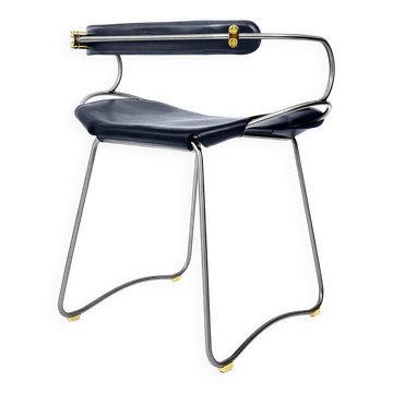 Tabouret de bar sculptural contemporain c. Dossier Métal Argent Vieilli et Cuir Bleu Marine