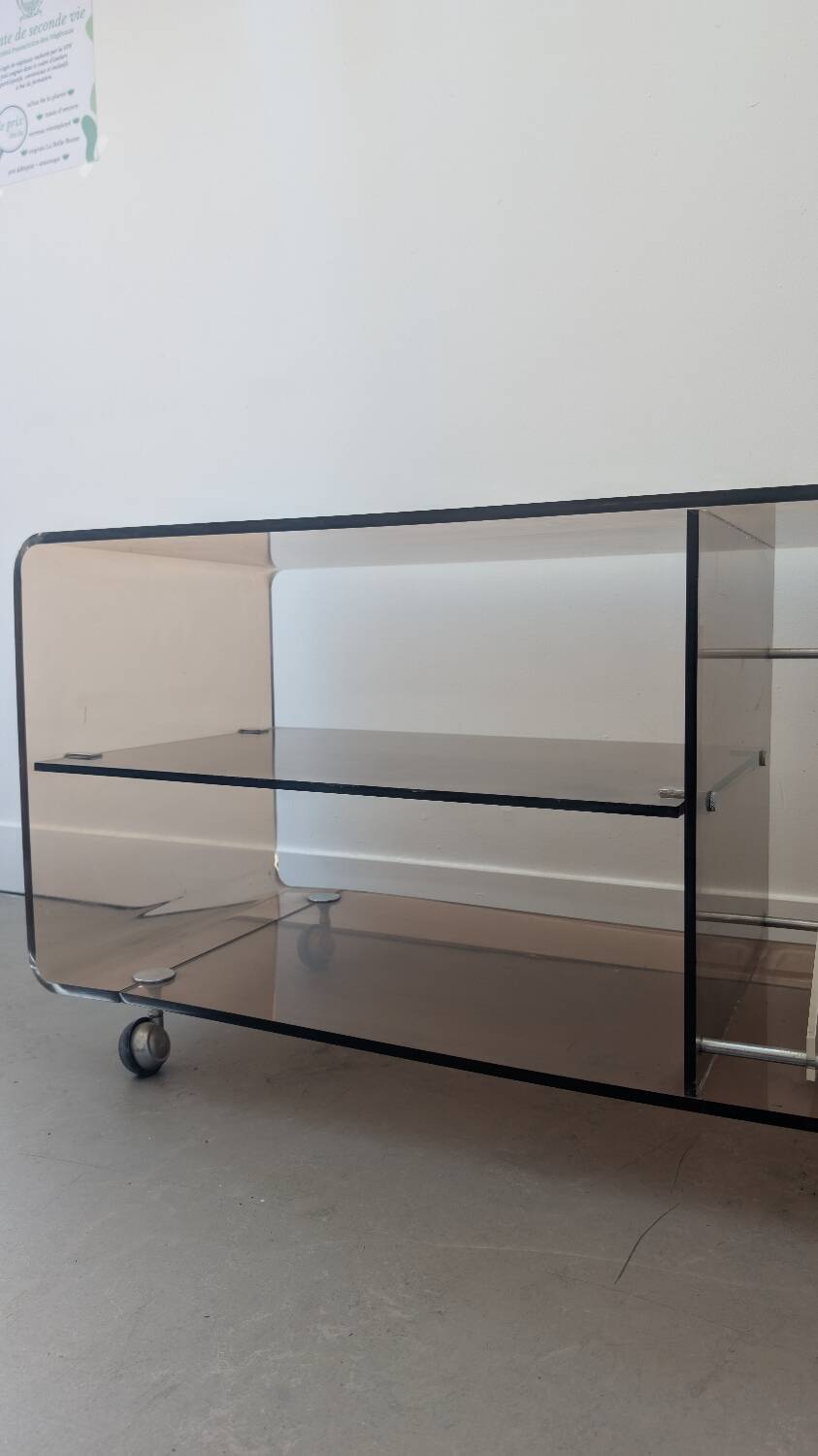 Table d'appoint en plexiglas fumé, années 70