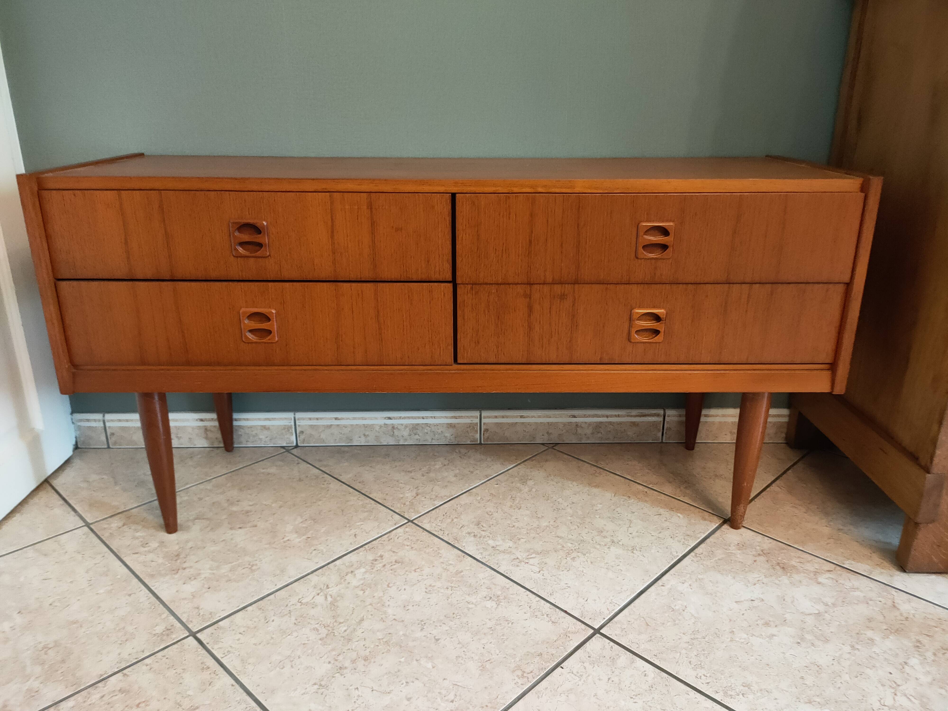 Small teak sideboard from the 1960s.
