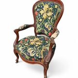 Set of Louis XV armchairs in molded walnut