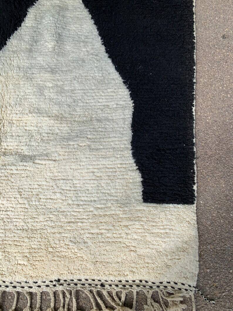 Handmade Moroccan rug white-black 200cm x 300cm