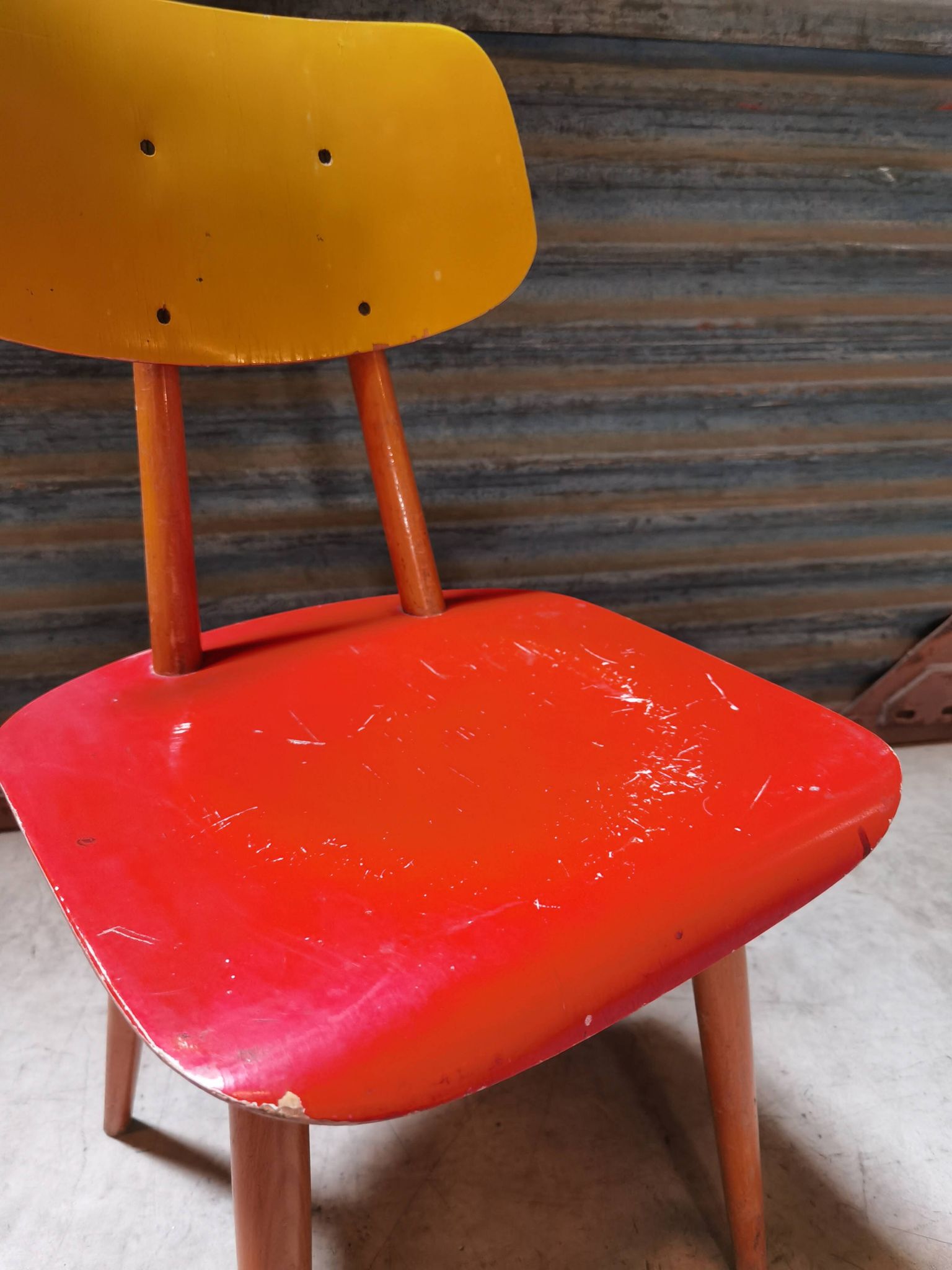 Paire de chaises en bois ton  république tchèque 1960