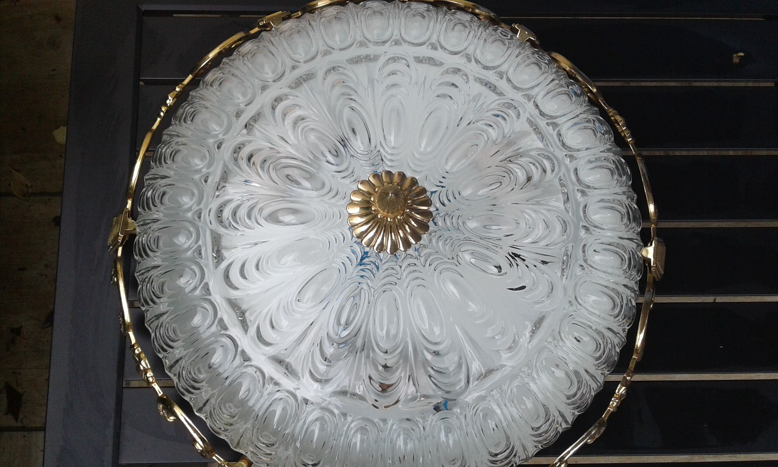 Plafonnier en verre et métal
