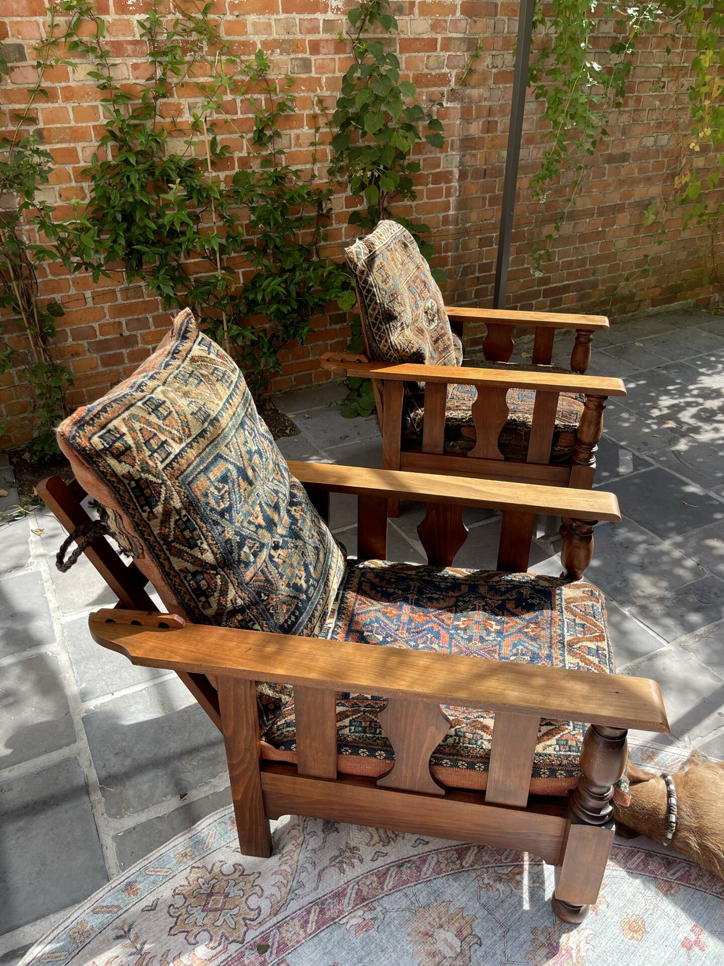 2 Armchairs with 2 Persian cushions