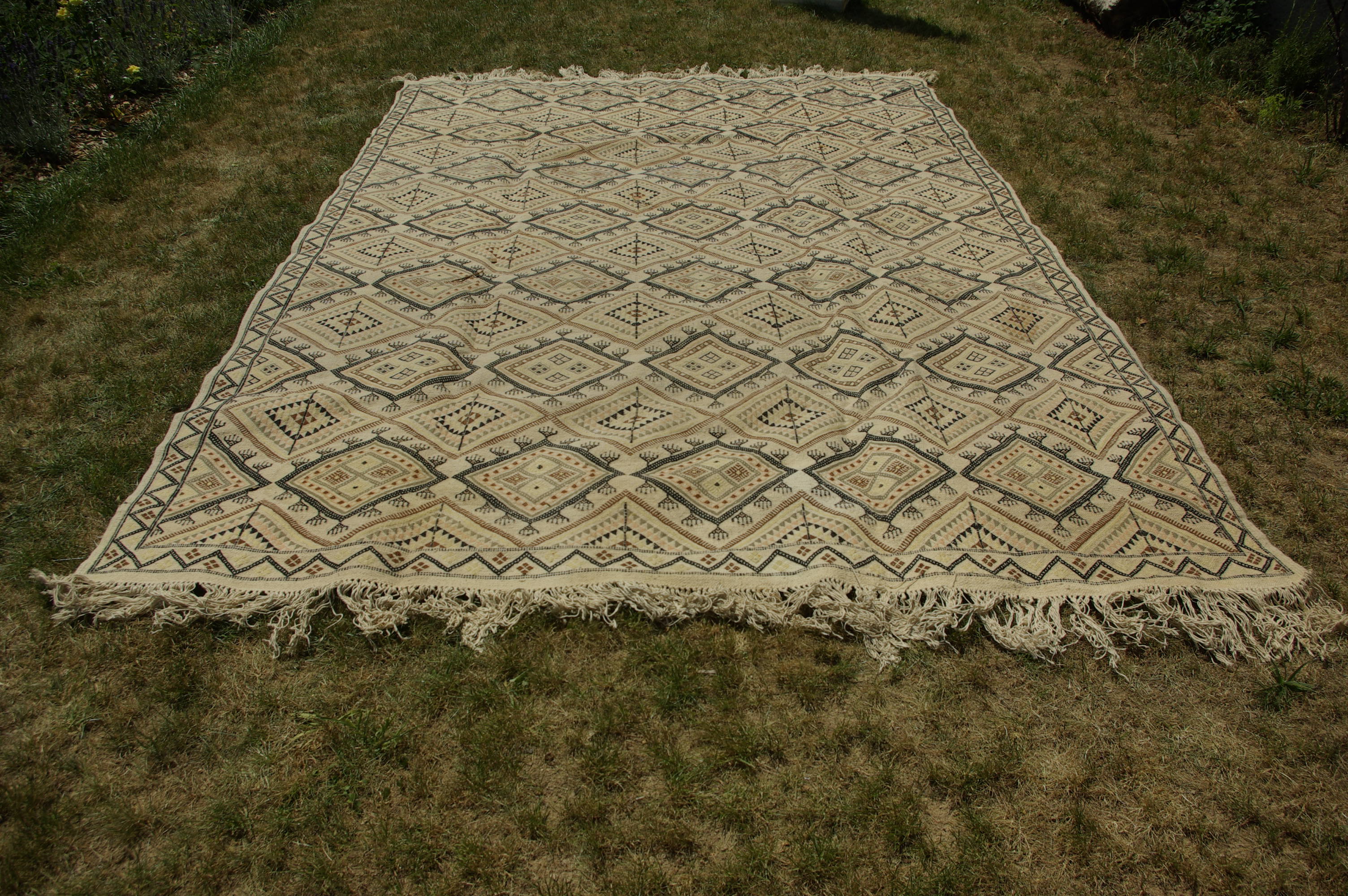 Tunisian carpet 335 cm x 225 cm