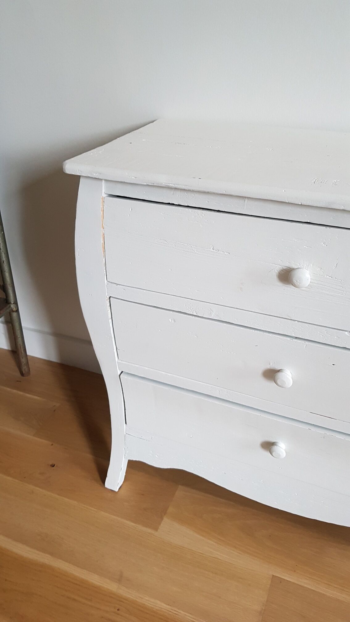 White chest of drawers 3 drawers