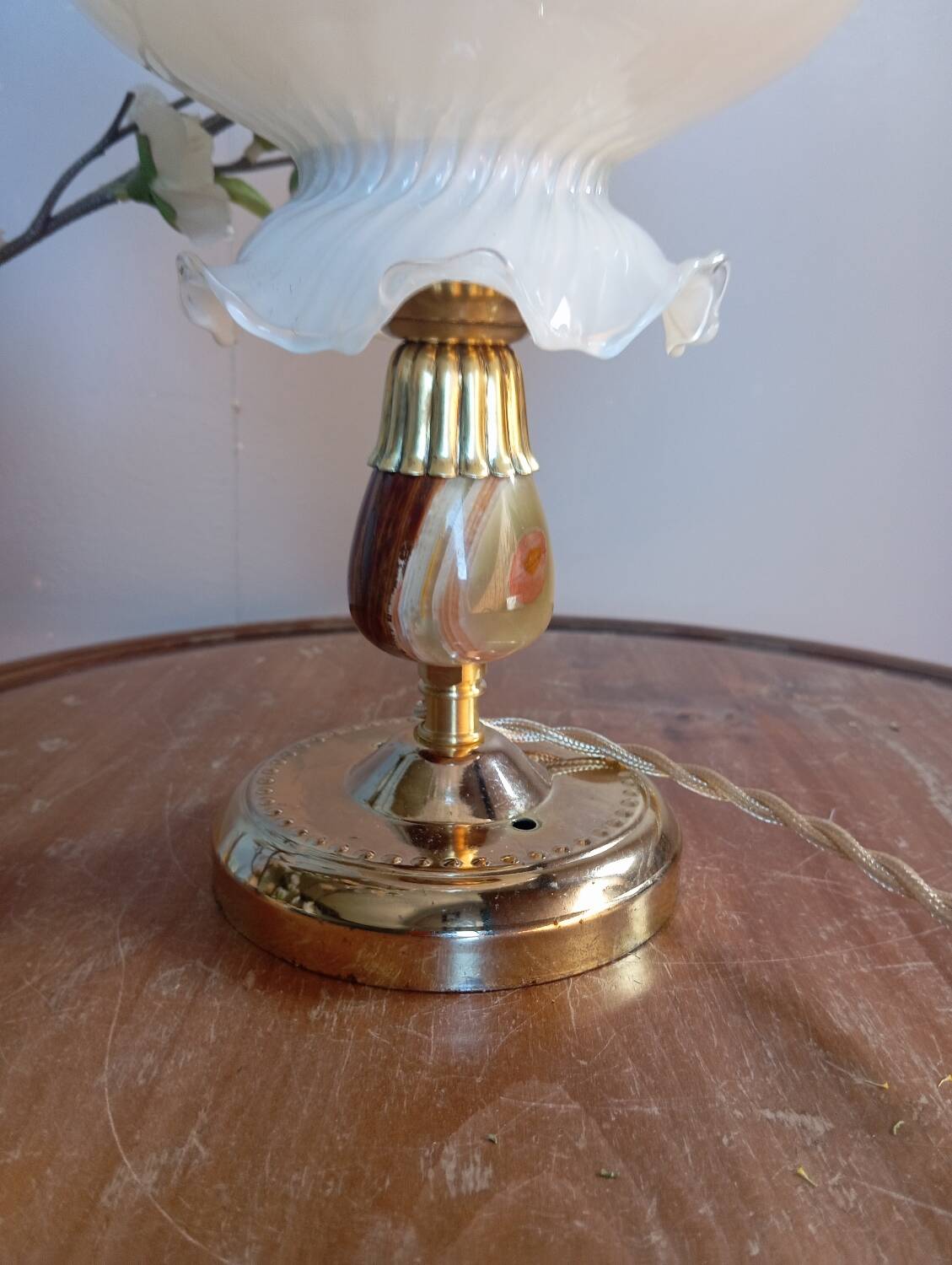 Vintage living room lamp with a granny chic atmosphere
