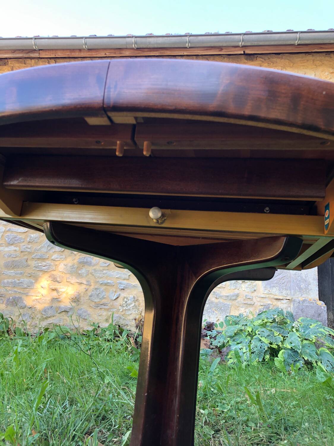 Baumann round extendable table