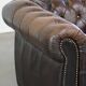 Fauteuil chesterfield anglais en cuir de mouton